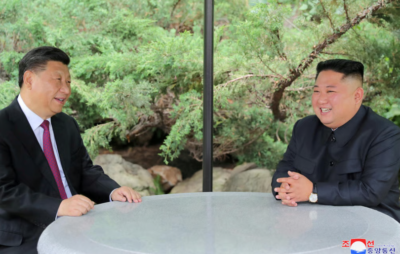 Ông Kim Jong-un thị sát tên lửa trước khi tới Bắc Kinh Thông điệp nào được gửi đi.png