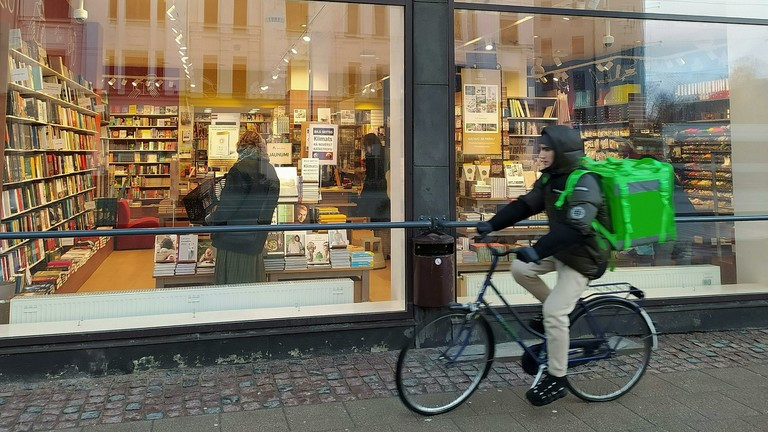 Latvia tuyên bố sẽ tăng thuế đối với các ấn phẩm bằng tiếng Nga từ năm 2026. Ảnh: Getty.