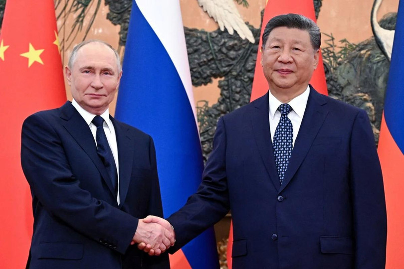 Tổng thống Nga Vladimir Putin và Chủ tịch Trung Quốc Tập Cận Bình trước cuộc gặp tại Bắc Kinh hôm 2/9. Ảnh: Reuters.