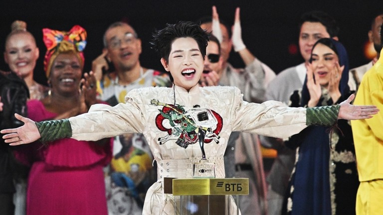 Ca sĩ Đức Phúc chiến thắng cuộc thi Intervision tại Moscow vào ngày 21/9. Ảnh: Sputnik.