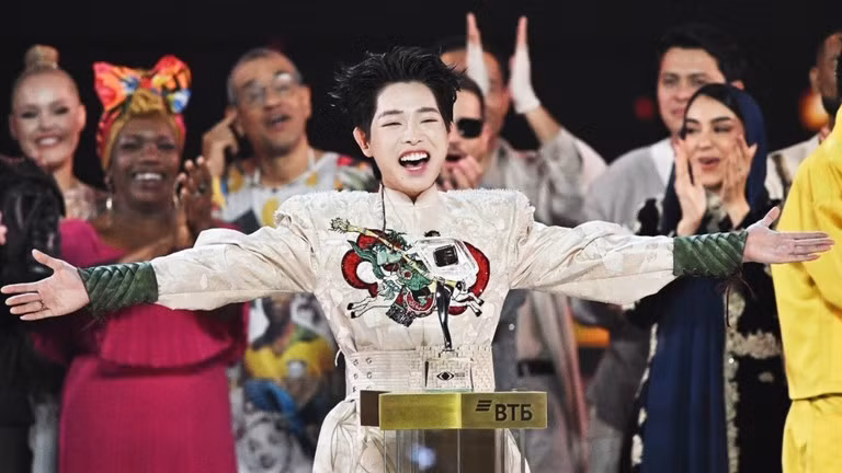 Ca sĩ Đức Phúc chiến thắng cuộc thi Intervision tại Moscow vào ngày 21/9. Ảnh: Sputnik.