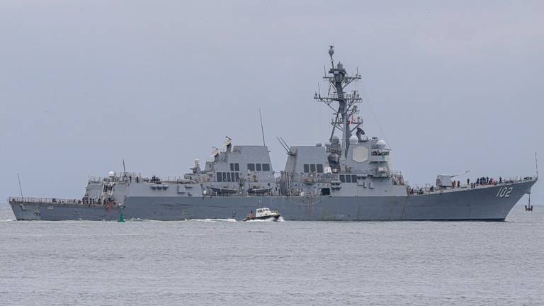 Một tàu khu trục tên lửa của Hải quân Mỹ đang trên đường đến vùng Caribe trong bối cảnh căng thẳng với Venezuela. Ảnh: Getty.