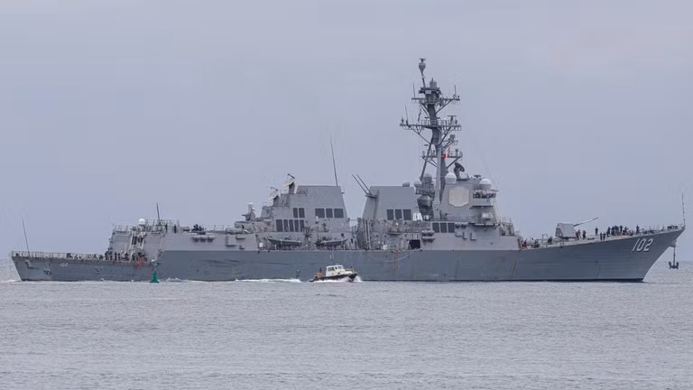 Một tàu khu trục tên lửa của Hải quân Mỹ đang trên đường đến vùng Caribe trong bối cảnh căng thẳng với Venezuela. Ảnh: Getty.