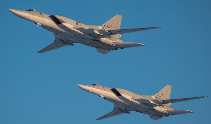 Máy bay ném bom tầm xa Tu-22M3 Nga tập luyện tấn công giả định các mục tiêu NATO 3.png