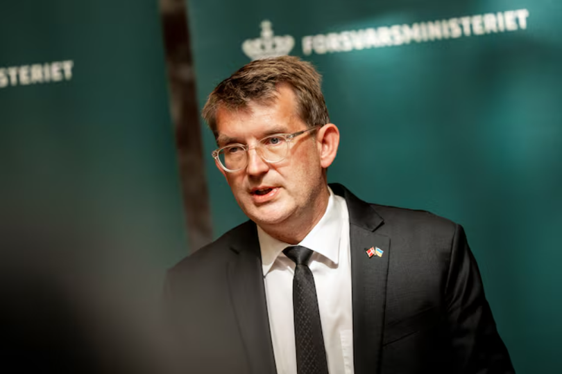 Bộ trưởng Quốc phòng Đan Mạch Troels Lund Poulsen phát biểu tại cuộc họp báo ở Bộ Quốc phòng tại Copenhagen, Đan Mạch ngày 3/9. Ảnh: Reuters.