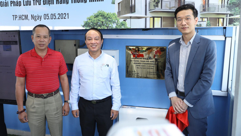 Các đại diện tham gia lễ công bố dự án.