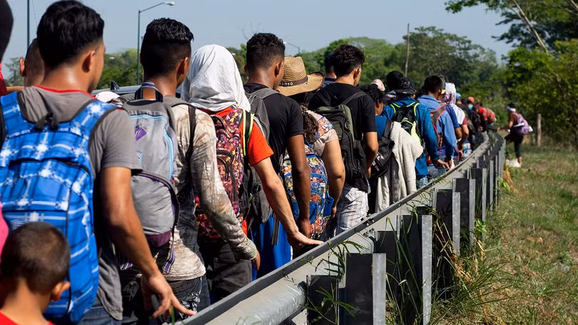 Dòng người di cư đổ tới Mỹ khiến chính quyền Trump phẫn nộ (ảnh: Fox News)