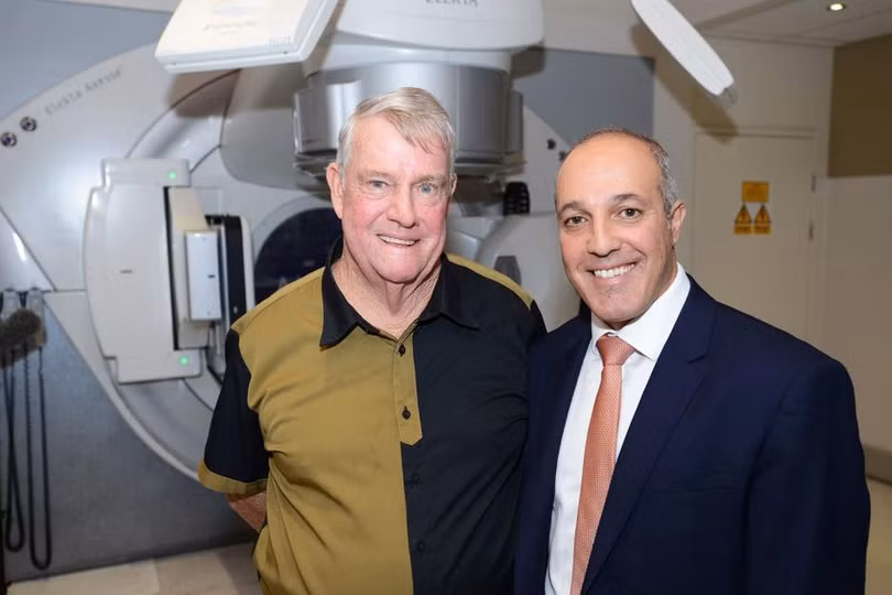 Giáo sư Porceddu (trái) cùng bệnh nhân ung thư cuống họng Searston, người đầu tiên được thử nghiệm vaccine chống ung thư (Ảnh: ABC News)