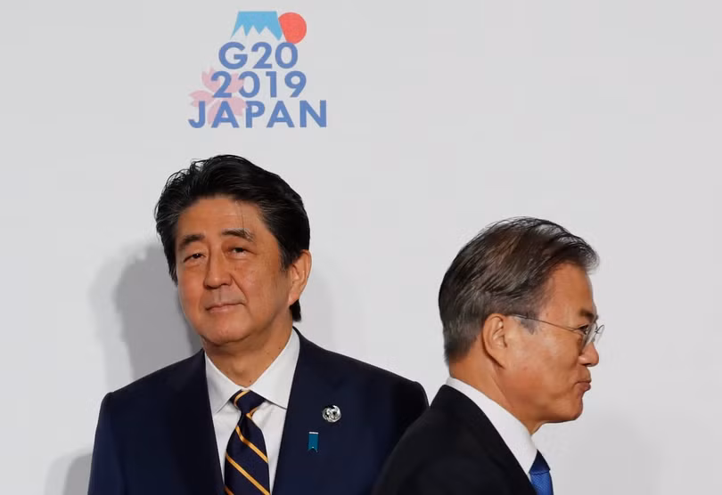Thủ tướng Nhật Bản Shinzo Abe và Tổng thống Hàn Quốc Moon Jae-in (Ảnh: Getty)