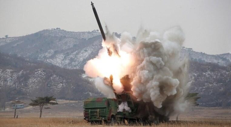 Hình ảnh hệ thống KN-09 của Triều Tiên khai hỏa (Ảnh: MW) Hình ảnh hệ thống KN-09 của Triều Tiên khai hỏa (Ảnh: MW)