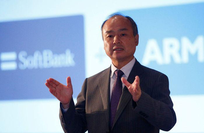 Masayoshi Son chịu tác động và hứng nhiều chỉ trích do các khoản đặt cược bất thành (Ảnh: Reuters) Masayoshi Son chịu tác động và hứng nhiều chỉ trích do các khoản đặt cược bất thành (Ảnh: Reuters)