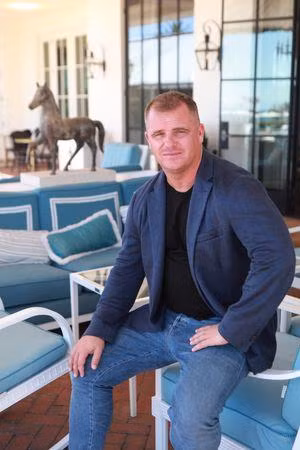 Zaryn Dentzel, doanh nhân 39 tuổi người Mỹ đang sống tại Madrid (Ảnh: WSJ)