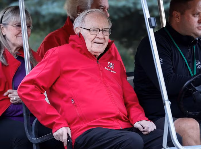 Warren Buffett nổi tiếng là một trong những nhà đầu tư thành công nhất mọi thời đại (Ảnh: WSJ)