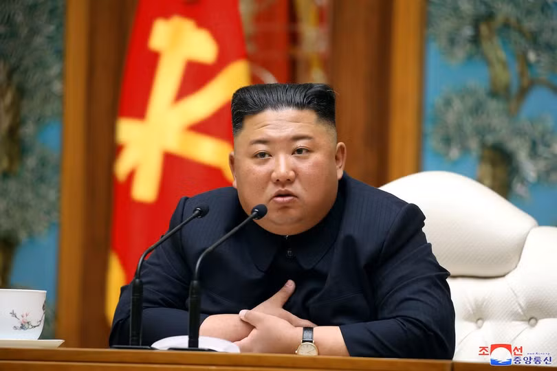 Tin đồn ông Kim Jong-un bị "hôn mê" lan tràn trên Internet và các tờ báo lá cải (Ảnh: KCNA)