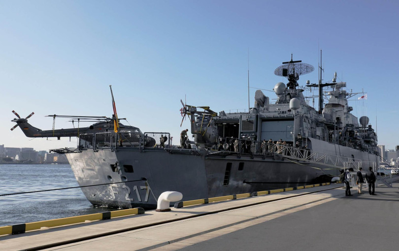 Tàu Bayern cập cảng trong hành trình tới châu Á (Ảnh: Kyodo News)