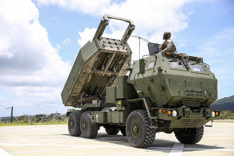 Binh sĩ Mỹ tập luyện với hệ thống HIMARS tại Okinawa, Nhật Bản năm 2020 (Ảnh: US Army)