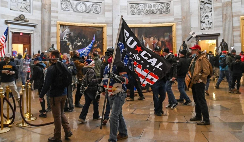 Người biểu tình thâm nhập vào bên trong tòa nhà Quốc hội (Ảnh: AP)