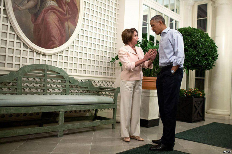 Bà Pelosi thảo luận với Tổng thống Barack Obama vào năm 2014 (Ảnh: Alamy)