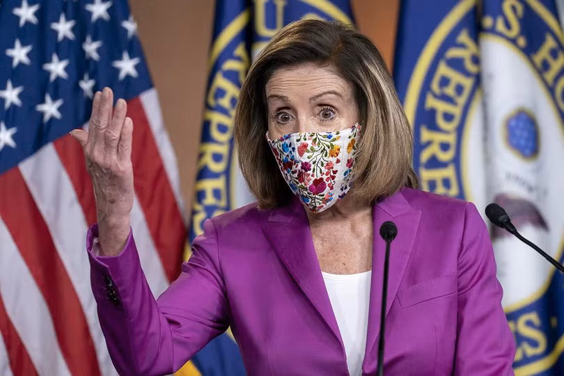 Chủ tịch Hạ viện Nancy Pelosi gọi ông Trump là "mối đe dọa tiềm tàng" và dẫn đầu nỗ lực luận tội ông (Ảnh: Politico)