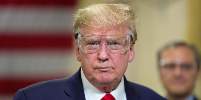 Tổng thống Trump tiết lộ ông đã uống thuốc chống sốt rét hydroxychloroquine suốt 10 ngày qua để ngừa virus corona chủng mới (Ảnh: Business Insider)