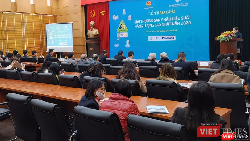 Toàn cảnh Lễ trao giải “Sản phẩm hiệu suất năng lượng cao nhất năm 2020”.