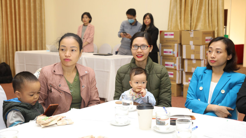 Các lao động nữ ủng hộ quy định “Mỗi doanh nghiệp nên có tối thiểu một phòng vắt, trữ sữa”.