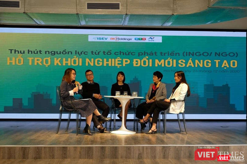 Các chuyên gia trao đổi kinh nghiệm tại hội thảo “Thu hút nguồn lực từ tổ chức phát triển (INGO/NGO) hỗ trợ khởi nghiệp đổi mới sáng tạo”.