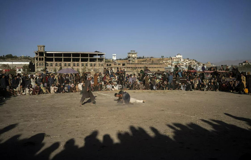 Một trận đấu vật truyền thống ở Công viên Chaman-e-Hozori ngày 17/9/2021 (Ảnh: AP)