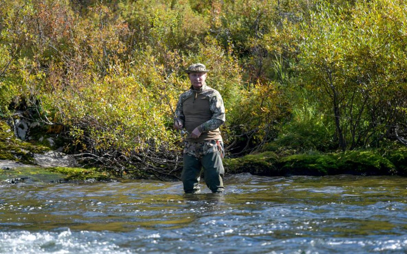 Tổng thống Putin đi câu cá ở Siberia sau khoảng thời gian tự cách ly (Ảnh: Reuters)