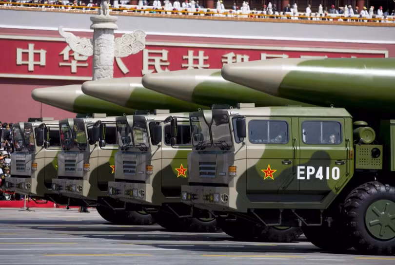 Tên lửa đạn đạo DF-26 xuất hiện trong một cuộc diễu binh ở Bắc Kinh (Ảnh: Reuters)