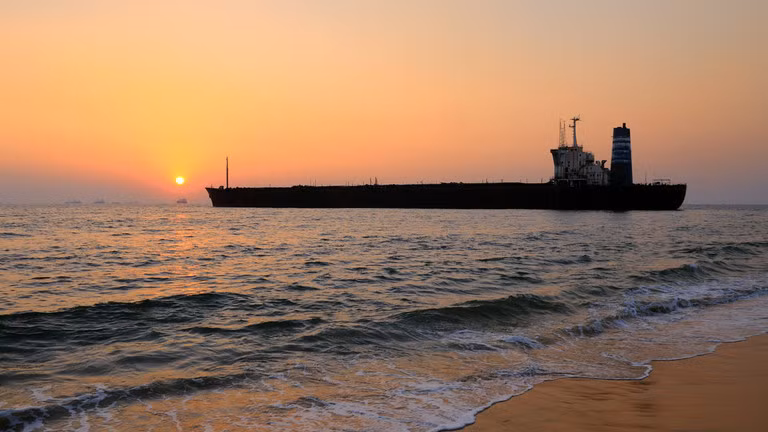 Ấn Độ đã phản bác lại những chỉ trích từ Mỹ và EU về việc nước này tiếp tục giao thương dầu mỏ với Nga. Ảnh: Getty.