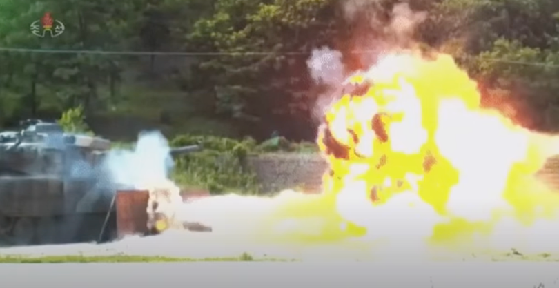 Triều Tiên tính đưa Chonma-2 sang Ukraine Mẫu xe tăng nguy hiểm hơn cả T-90M của Nga 3.png