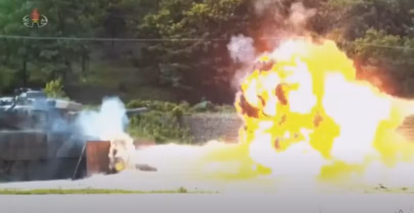 Triều Tiên tính đưa Chonma-2 sang Ukraine Mẫu xe tăng nguy hiểm hơn cả T-90M của Nga 3.png