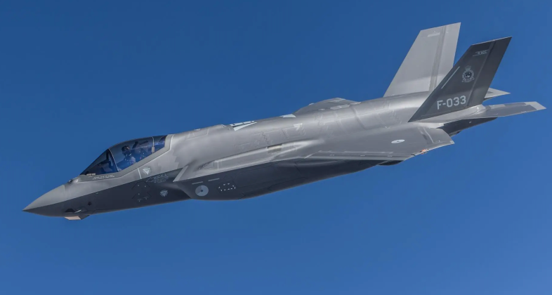 Tiêm kích F-35A của Italy chặn Su-27 Nga So găng thế hệ mới và huyền thoại cũ 3.png