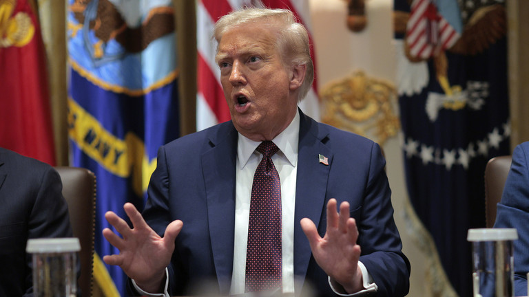 Tổng thống Mỹ Donald Trump tại cuộc họp nội các ở Nhà Trắng, Washington, DC, ngày 26/8. Ảnh: Getty.