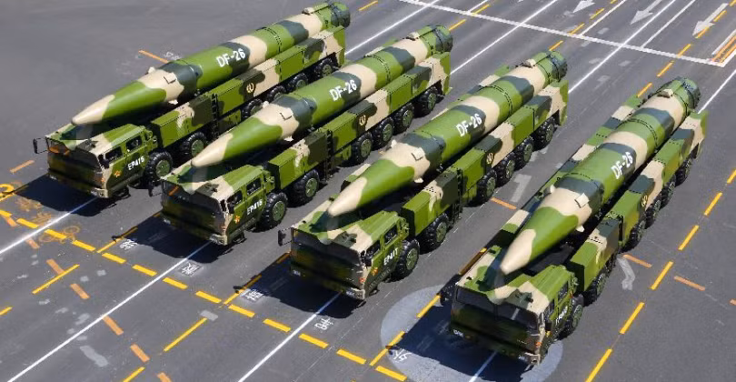 Tên lửa đạn đạo DF-26 của Lực lượng Tên lửa PLA. Ảnh: MW.