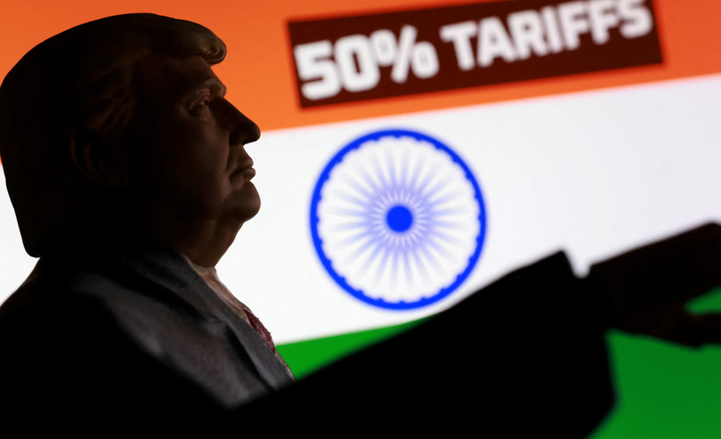 Cờ Ấn Độ, mô hình thu nhỏ in 3D của Tổng thống Mỹ Donald Trump và cụm từ "thuế quan 50%", được thấy trong hình minh họa chụp ngày 27/8. Ảnh: Reuters.