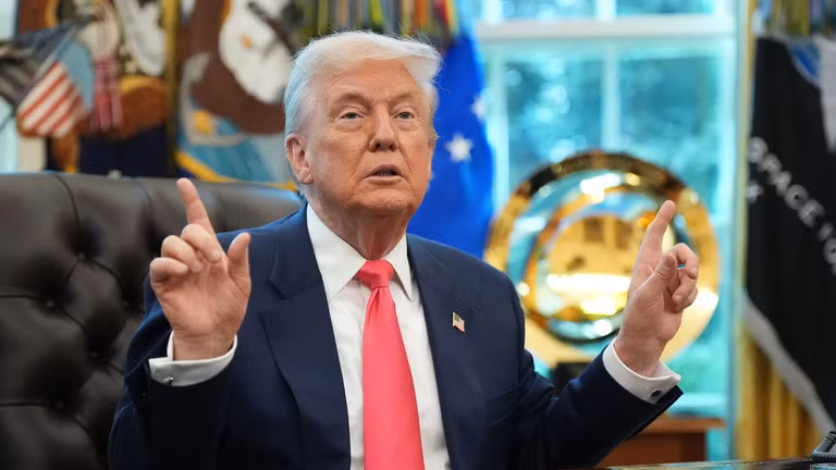 Tổng thống Mỹ Donald Trump tại Phòng Bầu dục, Washington, DC, ngày 14/8. Ảnh: Getty.