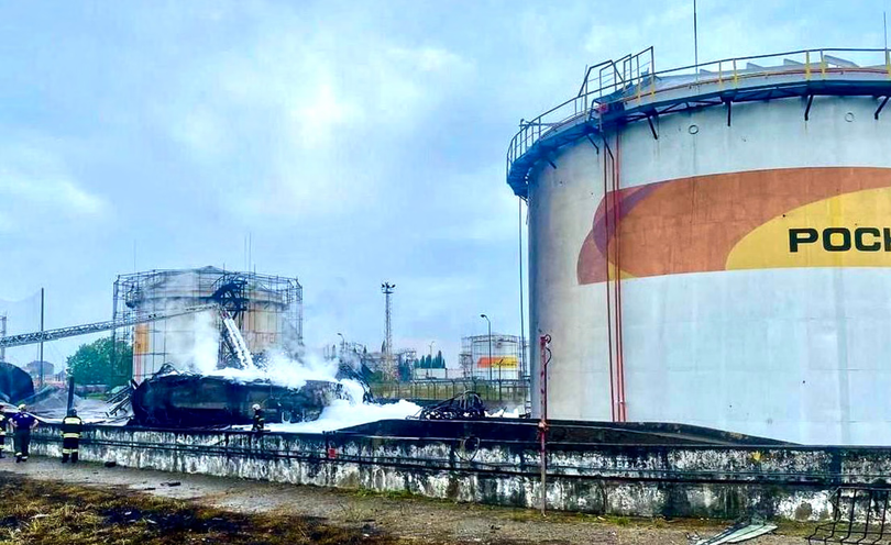 Một kho nhiên liệu bên ngoài Sochi, Nga, sau cuộc tấn công bằng UAV của Ukraine vào đầu tháng này. Ảnh: WSJ.