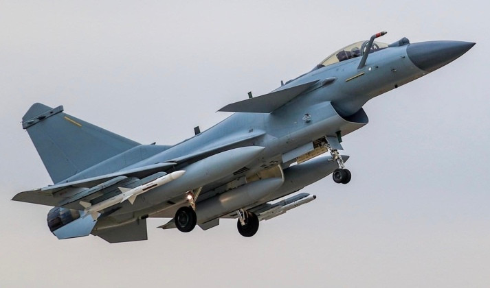 Chiến đấu cơ hạng nhẹ J-10C của Trung Quốc. Ảnh: MW.