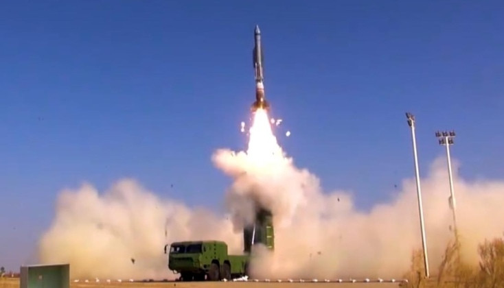 Hình ảnh một vụ phóng tên lửa hành trình DF-100. Ảnh: MW.