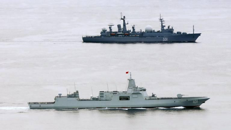 Các chiến hạm của Nga và Trung Quốc tuần tra chung ở Tây Thái Bình Dương vào tháng 10/2020 (Ảnh: Xinhua)