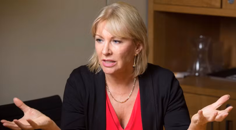 Thứ trưởng Y tế Anh Nadine Dorries xét nghiệm dương tính với virus corona và đang tự cách ly tại nhà (Ảnh: Telegraph)