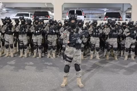 Binh sĩ UAE trong một cuộc điểm danh. Ảnh: Getty.