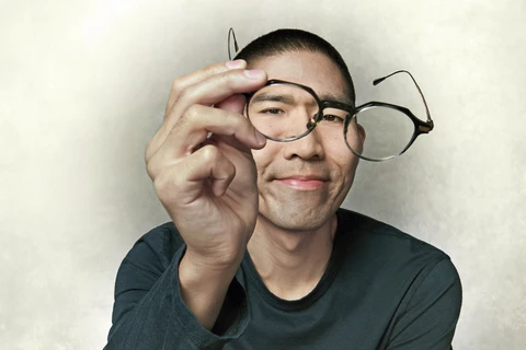 Edwin Chen, nhà sáng lập công ty Surge AI. Ảnh: Forbes.