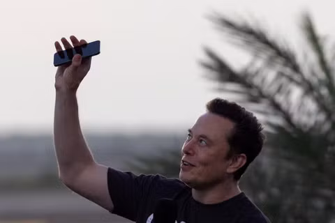 Elon Musk luôn thể hiện tràn đầy năng lượng, làm việc không biết mệt. Ảnh: Getty.