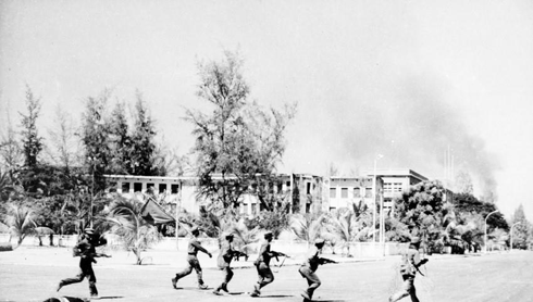 Lực lượng vũ trang cách mạng Campuchia tiến vào giải phóng thủ đô Phnom Penh ngày 7/01/1979. Lực lượng vũ trang cách mạng Campuchia tiến vào giải phóng thủ đô Phnom Penh ngày 7/01/1979.