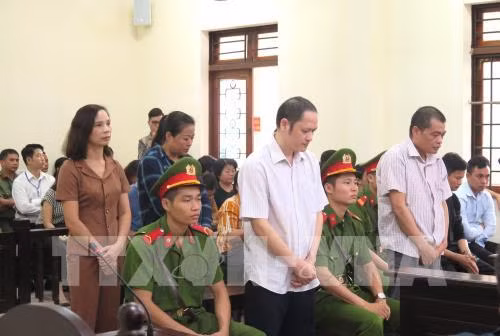 Các bị cáo trong vụ án gian lận điểm thi THPT Quốc gia năm 2018 tại Hà Giang trước giờ tuyên án. Ảnh: TTXVN Các bị cáo trong vụ án gian lận điểm thi THPT Quốc gia năm 2018 tại Hà Giang trước giờ tuyên án. Ảnh: TTXVN