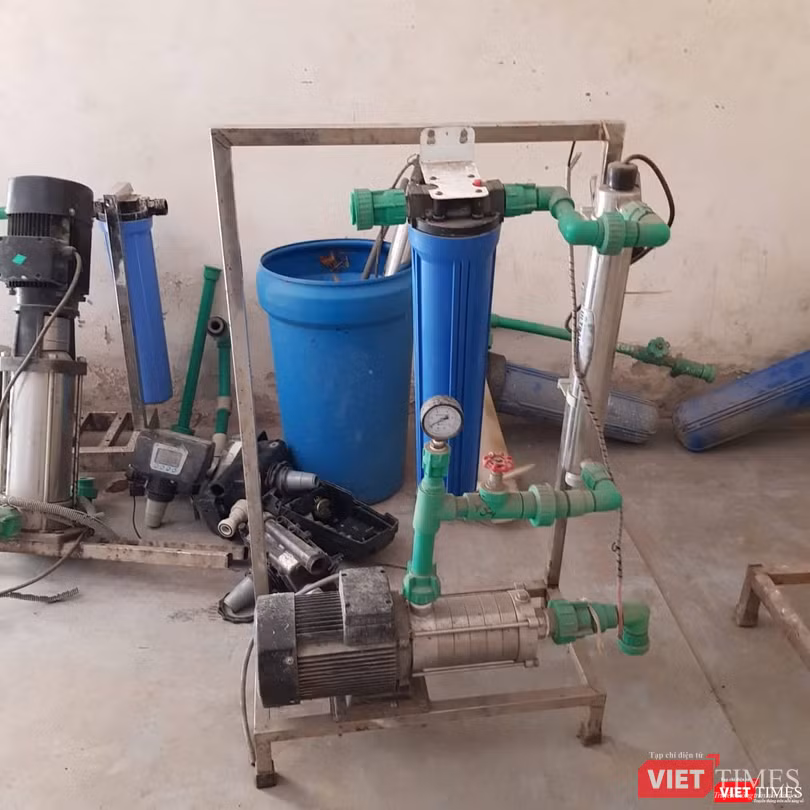 Các vật chứng trong hệ thống lọc nước RO 2 của Bệnh viện đa khoa tỉnh Hòa Bình bị dỡ, phá tan trong khi vụ án vẫn đang xét xử. Các vật chứng trong hệ thống lọc nước RO 2 của Bệnh viện đa khoa tỉnh Hòa Bình bị dỡ, phá tan trong khi vụ án vẫn đang xét xử.