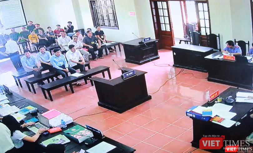 Phiên phúc thẩm xét đơn kháng cáo của Hoàng Công Lương và 4 bị cáo tại Hòa Bình tháng 6/2019 Phiên phúc thẩm xét đơn kháng cáo của Hoàng Công Lương và 4 bị cáo tại Hòa Bình tháng 6/2019